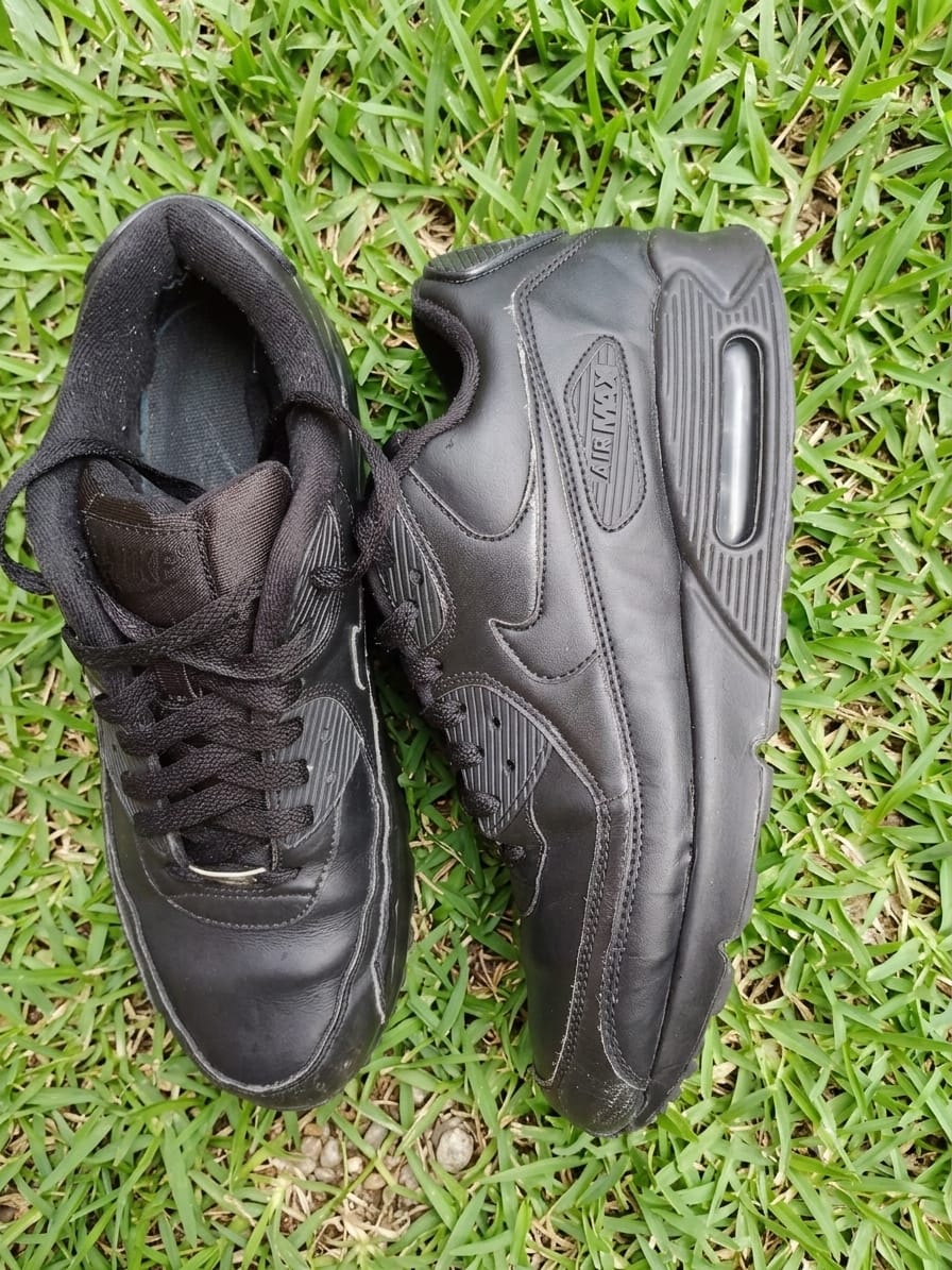 Nike Air Max 90 Triple Black - Leather - EUR 42.5 / US 9 / UK 8 - Pre-Loved